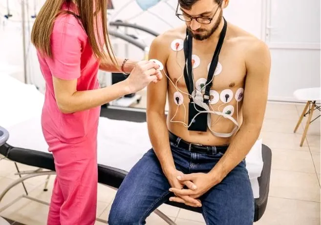 Holter – co to jest, jak się przygotować i kiedy pomaga?